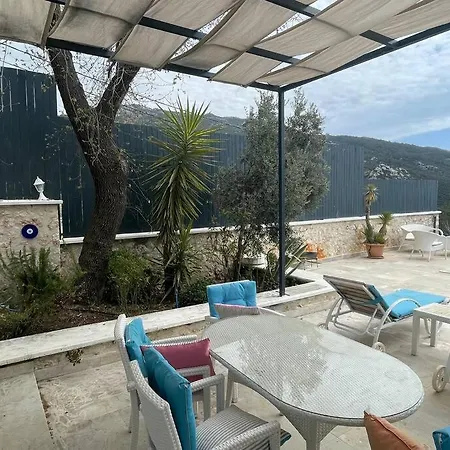 Islamlar Koeyuende Luexs Balayi Villasi Korunakli Villa Kaş