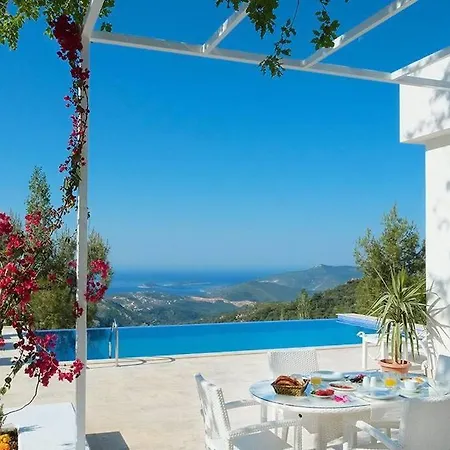 Villa Islamlar Koeyuende Luexs Balayi Villasi Korunakli